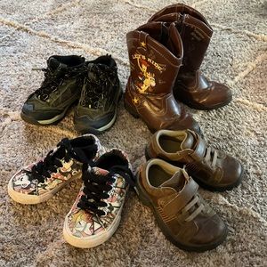 Lot of toddler shoes
